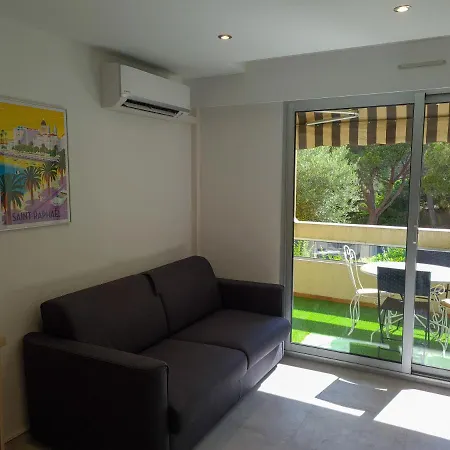 Renovated Apartment, Air-conditioned 5min From Sea
