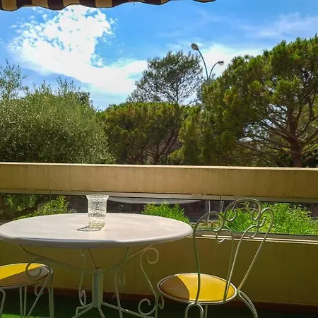 Apartamento Renovated Apartment, Air-conditioned 5min From Sea *