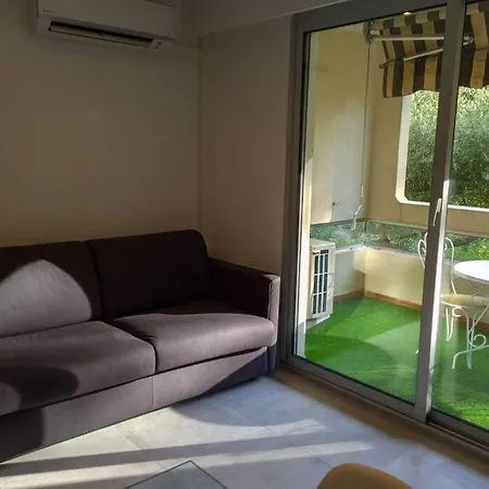 Apartment Renovated Apartment, Air-conditioned 5min From Sea Saint-Raphaël